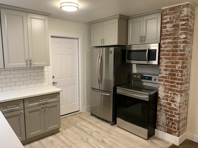 Building Photo - 15722 SE Oatfield Rd