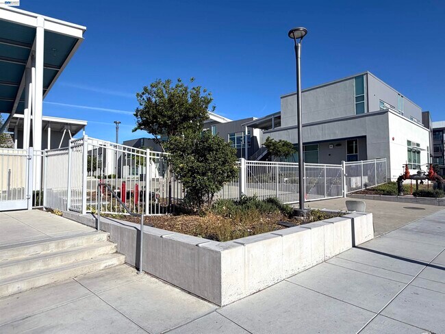 Building Photo - 3698 Vision Cmn