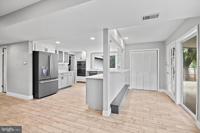 Building Photo - 511 Avondale Dr