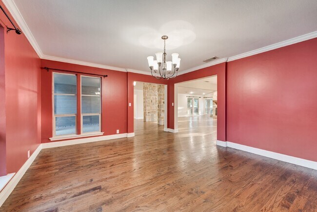 Building Photo - Spacious Elegance 5-Bed, 4.5-Bath Home with outside oasis