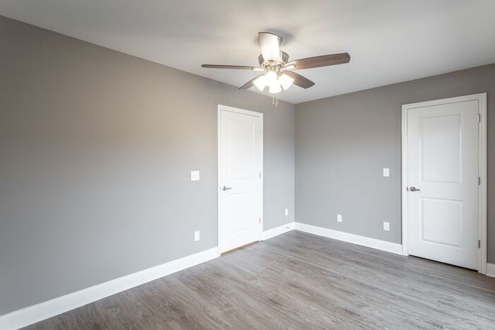 Building Photo - 2310 E 18th St Pl