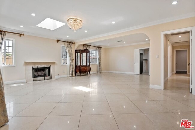 Building Photo - 2151 Glendon Ave