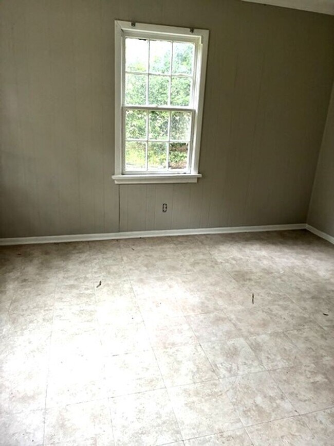 Building Photo - 3902 N Linden Dr