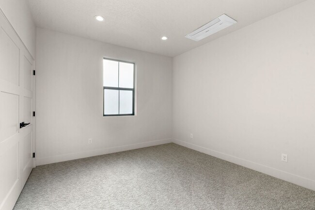 Building Photo - 98 S Carbon Rivet Ave