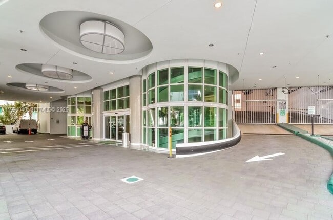 Building Photo - 218 SE 14th St