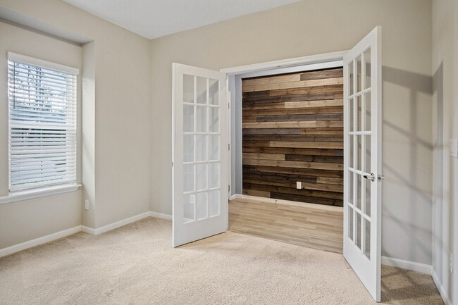Building Photo - 4 Bedroom Home with Office in Windward Ran...