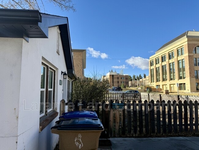 Building Photo - 551 N 10th St