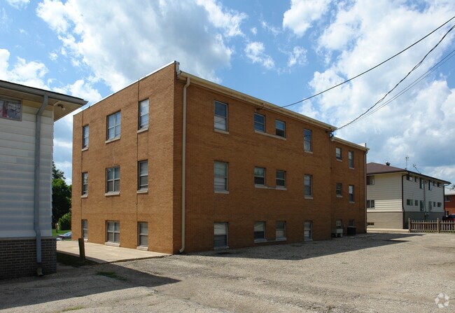 Building Photo - 2908-2910 N Rockwood Dr