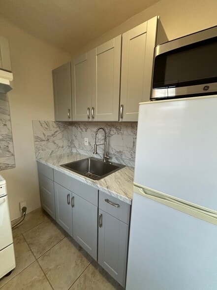 Building Photo - 1017 N 16th Ct