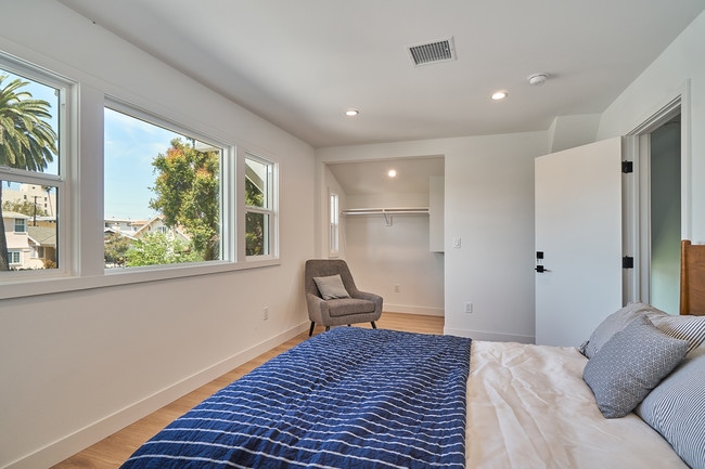 Building Photo - 152 S Serrano-2A