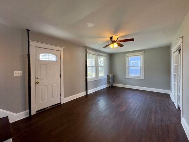 Building Photo - Charming 3 Bedroom/ 1 Bathroom Home in Dundalk, MD!