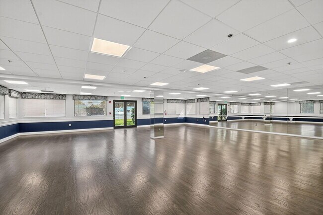 Building Photo - 14475 Strathmore Ln