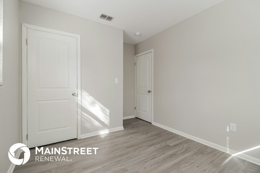 Building Photo - 2906 Paine Ln