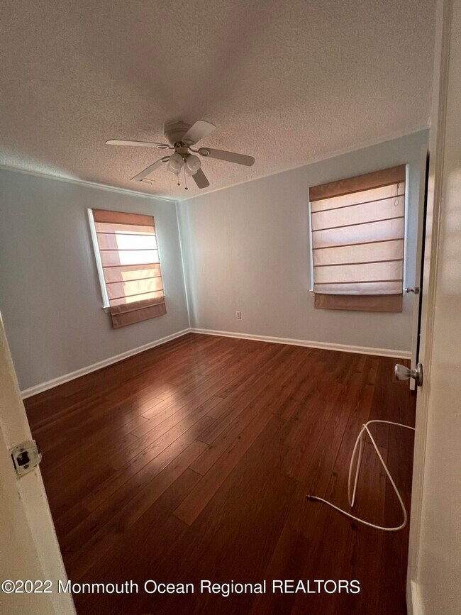 Building Photo - 451 Harnell Ave