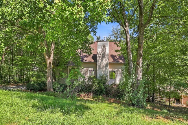 Building Photo - 322 Whispering Oaks Dr