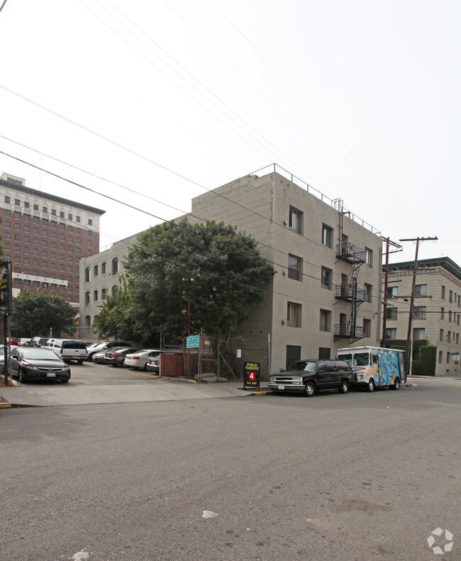 Building Photo - Witmer Apartments