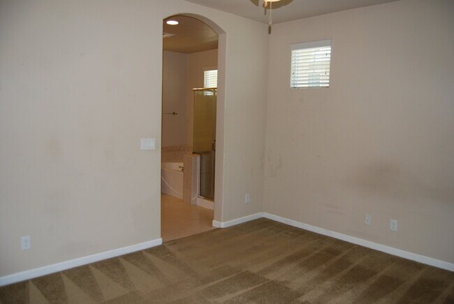 Building Photo - 2 Bedroom, 2 Bathroom Townhome in Damonte Ranch