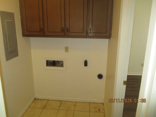 Building Photo - 2024 Oglethorpe Ave