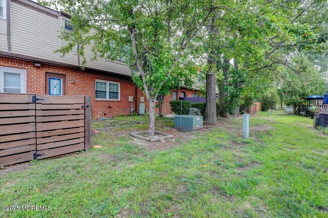 Building Photo - 604 Ezara Ct