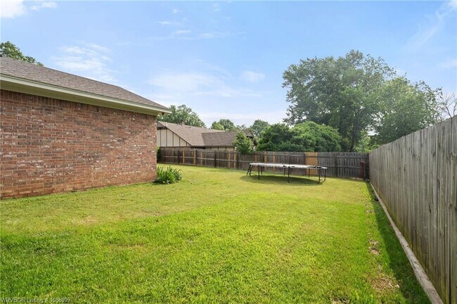 Building Photo - 8106 Yorktown Rd