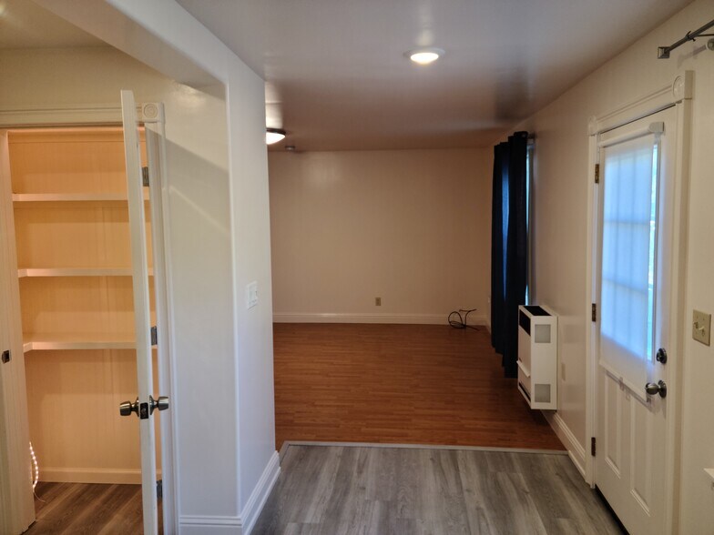 Building Photo - 611 Santa Clara Ave