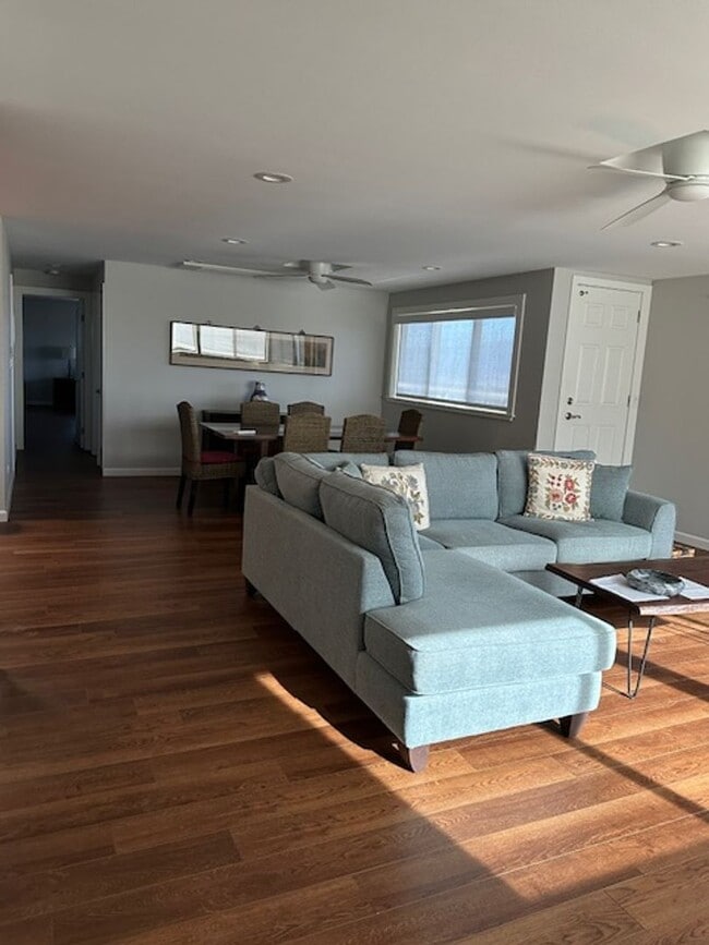 Building Photo - Penthouse in Wailuku secured building