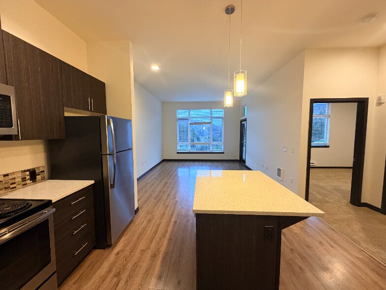 Building Photo - 580 8th Ave NE