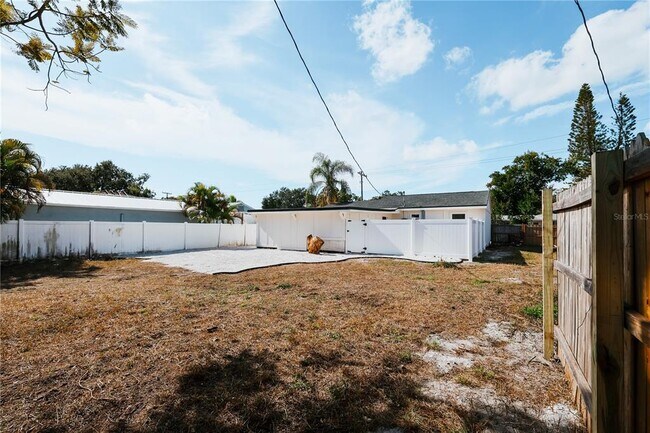 Building Photo - 908 61st St S