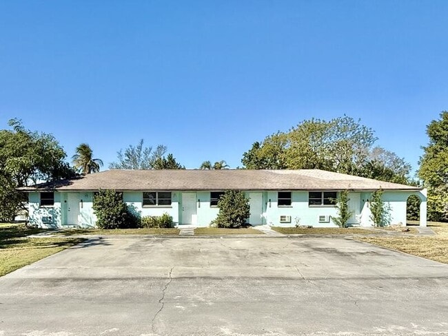 Building Photo - 3401 Palm Dr