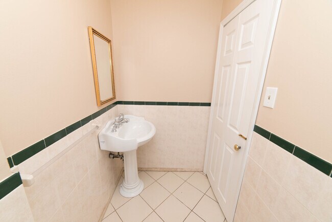 Building Photo - 440 Cricket Ln
