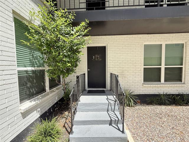 Building Photo - 4811 Live Oak St