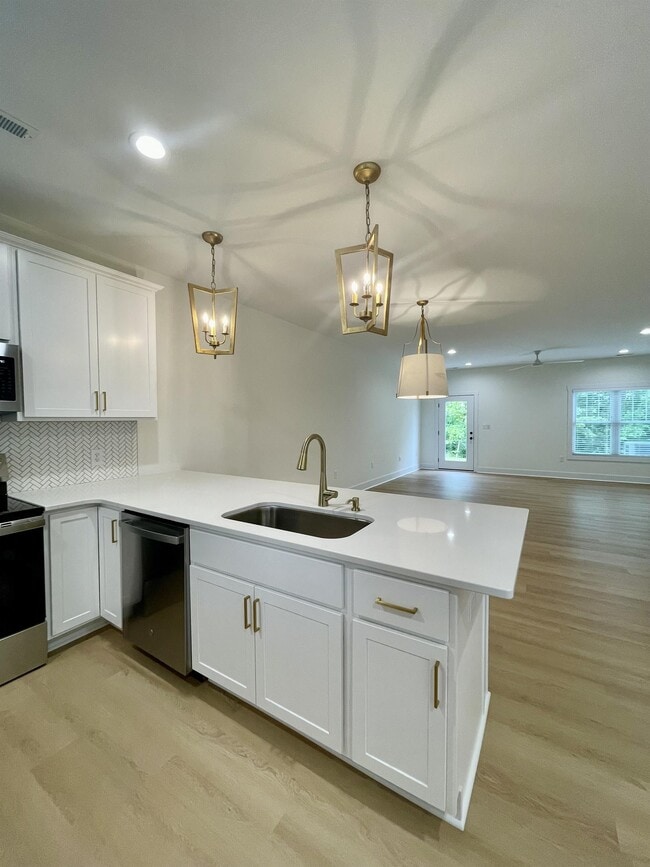 Building Photo - 556 Leesville Rd