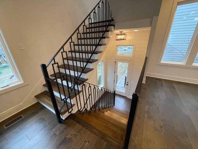 Building Photo - Welcome To Nashville!