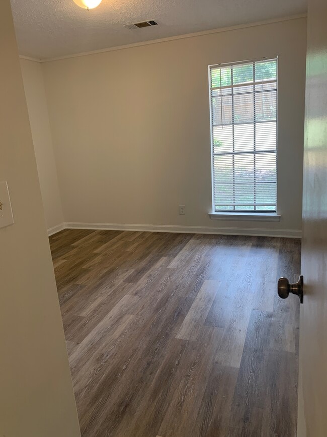 Building Photo - 3036 Willow Ln Dr