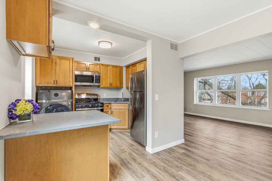 Building Photo - 24 Sherman Ter