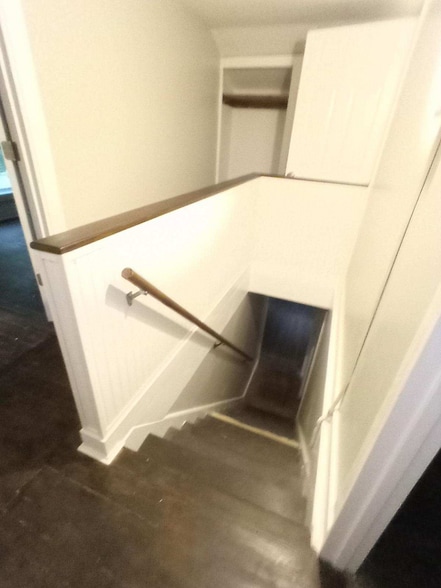 Building Photo - 209 3rd St