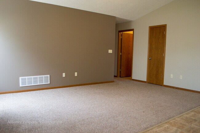 Building Photo - Brookmont Dr. 516-518