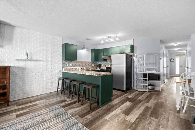 Building Photo - Fully Furnished W/ All Utilities Included!...