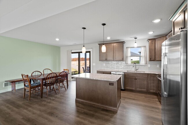 Building Photo - 3401 Yellowwood Dr