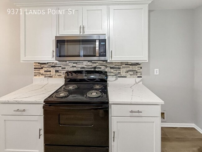 Building Photo - 9371 Lands Point St