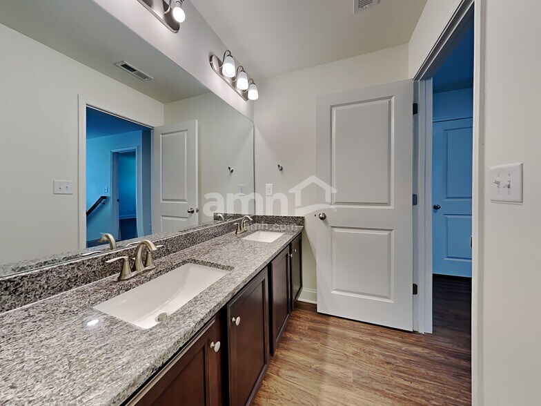 Building Photo - 6219 Bridlewood Ln