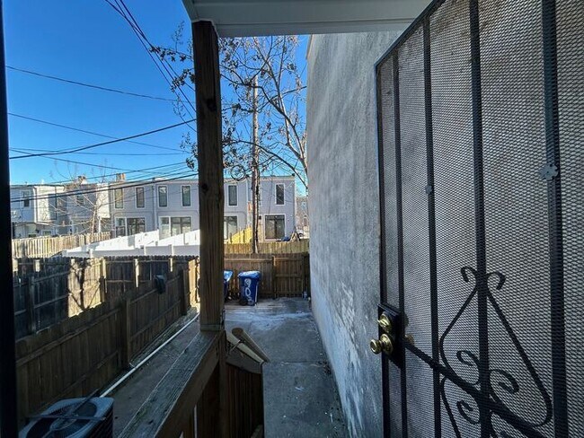 Building Photo - 2 Bedrooms 2 Bathrooms