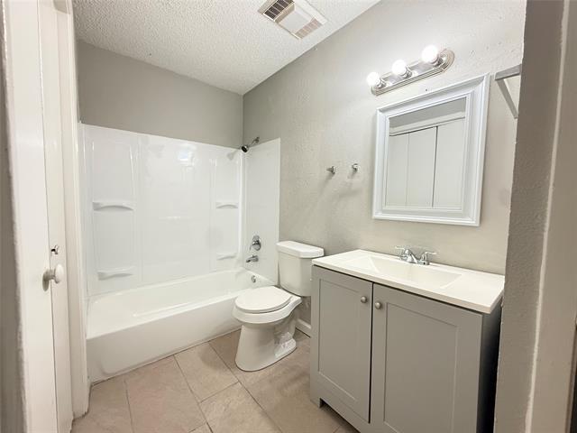 Building Photo - 9696 Walnut St