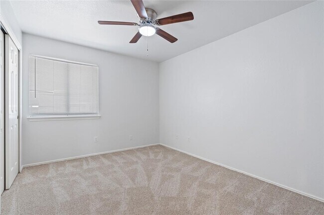Building Photo - 3307 Blue Ridge Dr