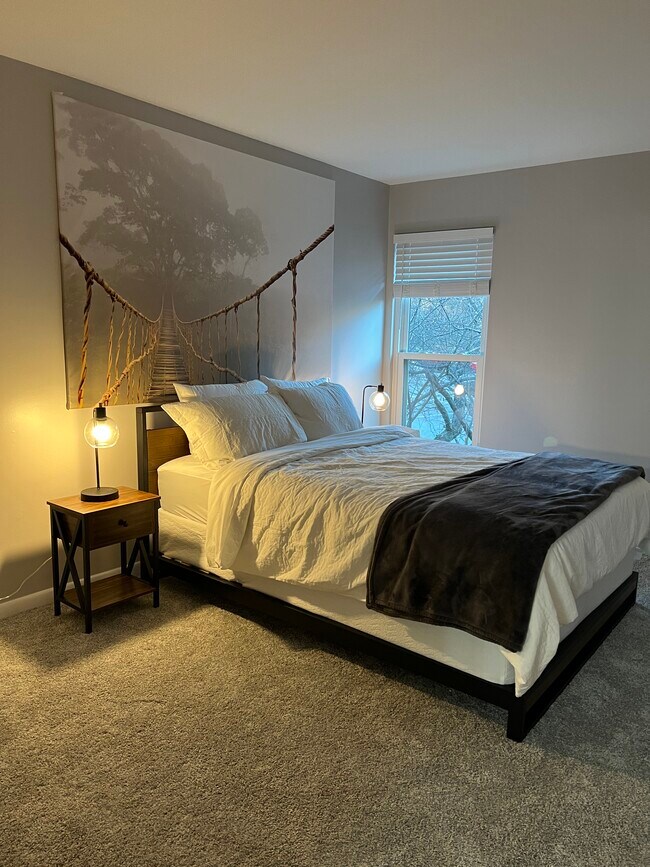 Building Photo - 5803 Royal Ridge Dr