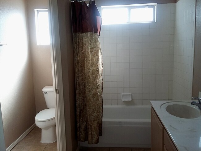 Building Photo - 4 Bedrooms 2 Baths in Santa Teresa