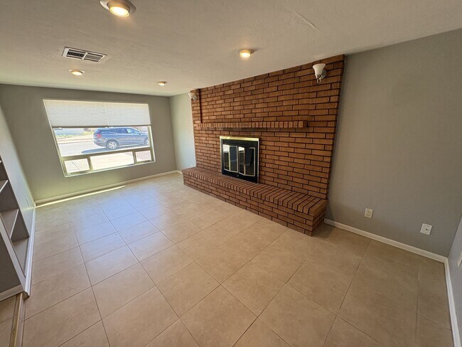 Building Photo - Central Tucson, close to University of Arizona and more!!!