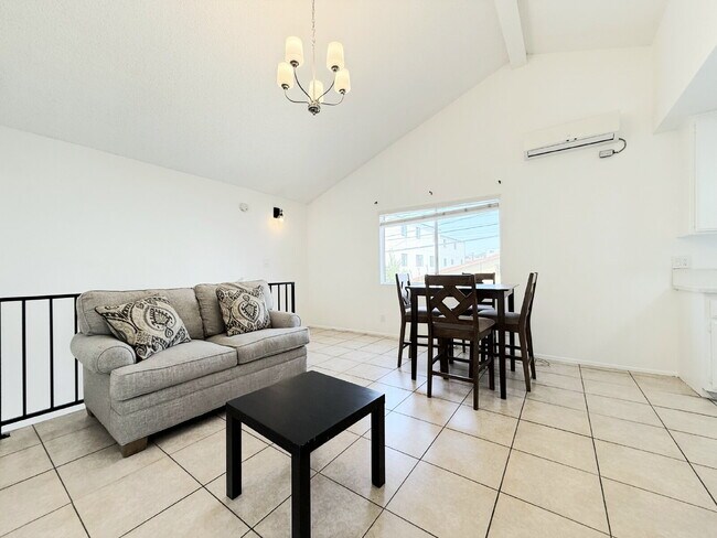 Building Photo - 1343 W 36th St