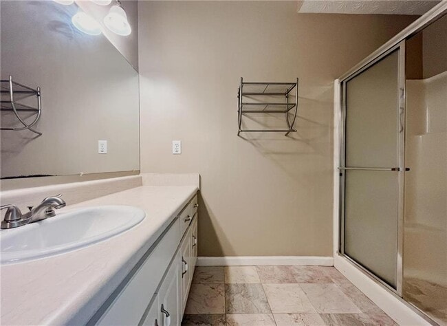 Building Photo - 3060 Oak Meadow Dr