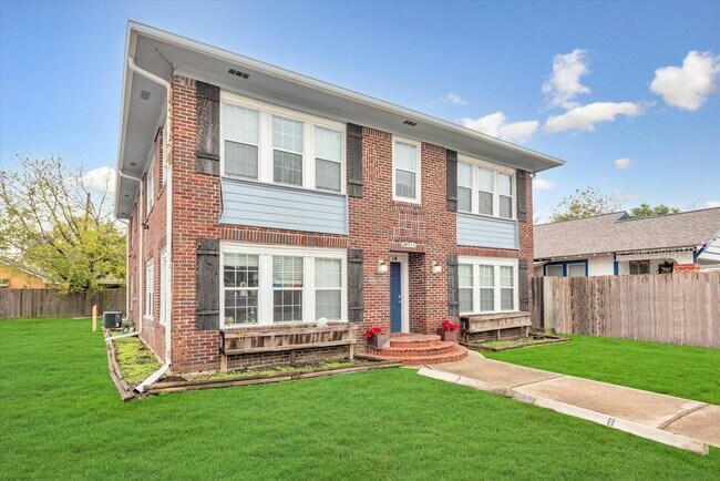 Building Photo - 4114 Lamar St